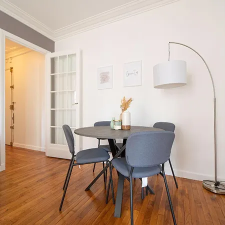 Flat In Near Sacre Coeur *