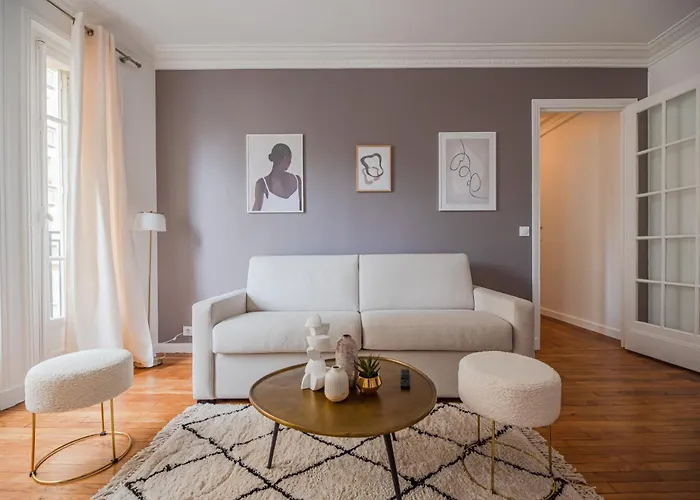 Flat In Near Sacre Coeur *