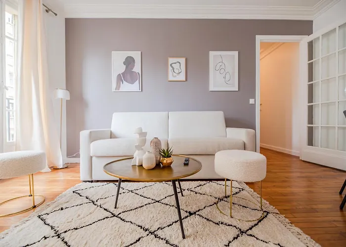 Flat In Near Sacre Coeur *