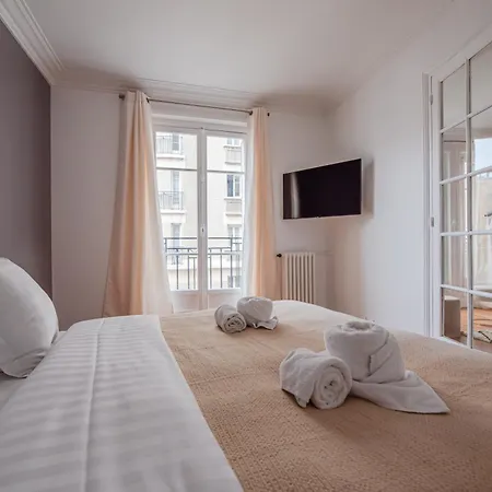 Flat In Near Sacre Coeur